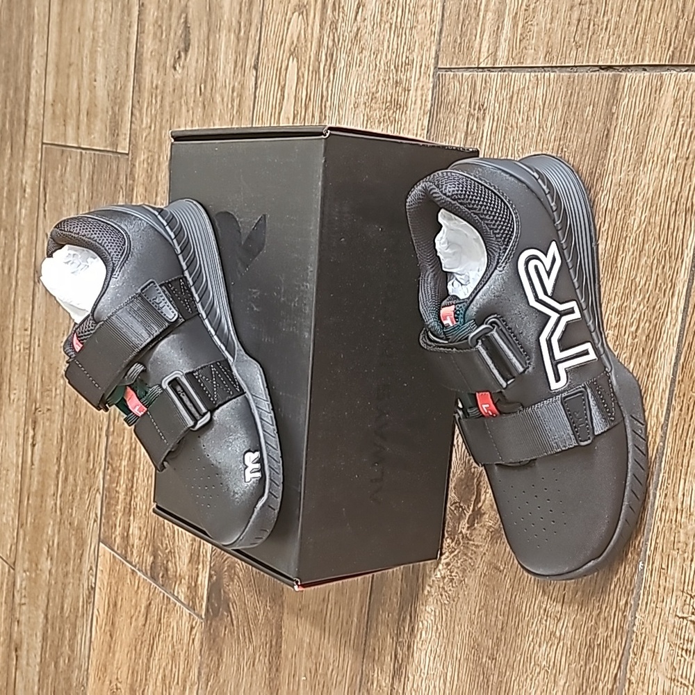 TYR L-1 Lifter Black Women's 7.5